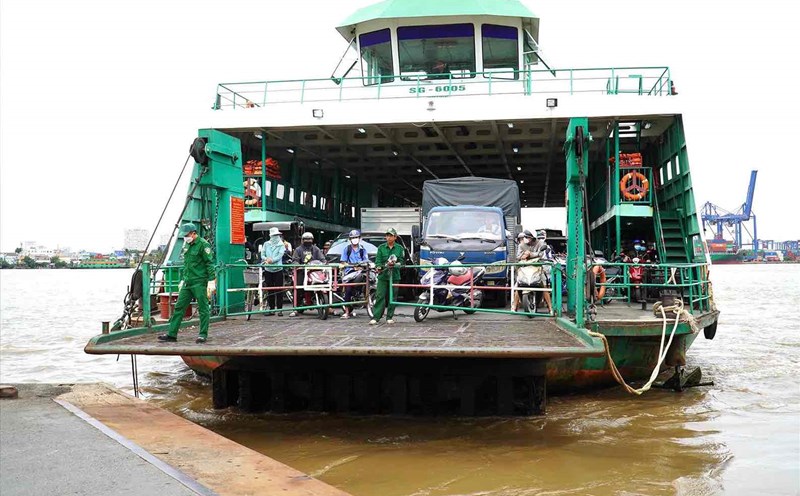 Build a bridge to replace Cat Lai ferry connecting Dong Nai and Ho Chi Minh City. Photo: HAC