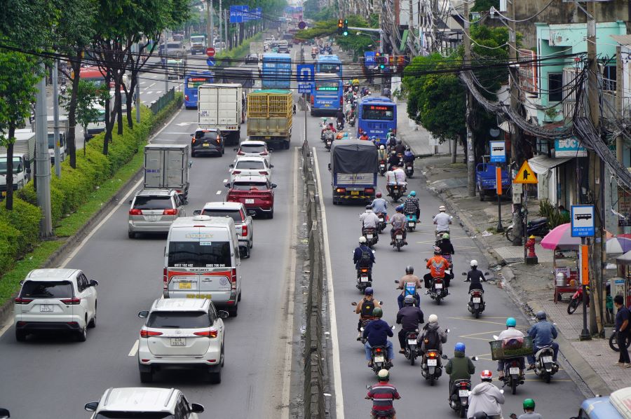 Quoc lo 22 la tuyen duong co luong phuong tien luu thong lon, thuong xuyen xay ra tinh trang un u, ket xe. Anh: Nguyen Chan