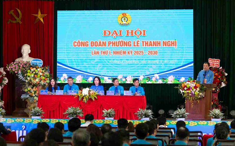 Mr. Nguyen Anh Tuan spoke at the Le Thanh Nghi Ward Trade Union Congress. Photo: Mai Huong