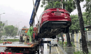 Rescuing traffic congestion, motorbike repair shops in Hue are about to overload after the flood. Photo: Nguyen Luan