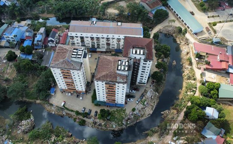 People anxiously live in degraded apartments. Photo: PV Group