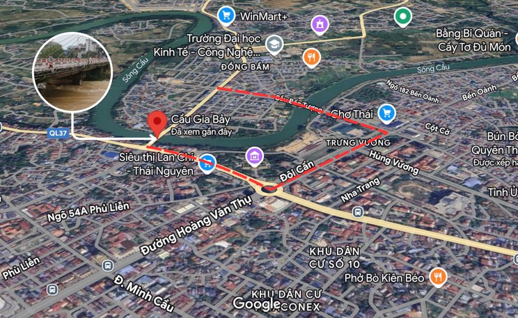 Nguoi dan co the di chuyen theo huong cau Ben Tuong trong thoi gian cau Gia Bay bi tam cam. Anh: Dang Vu.