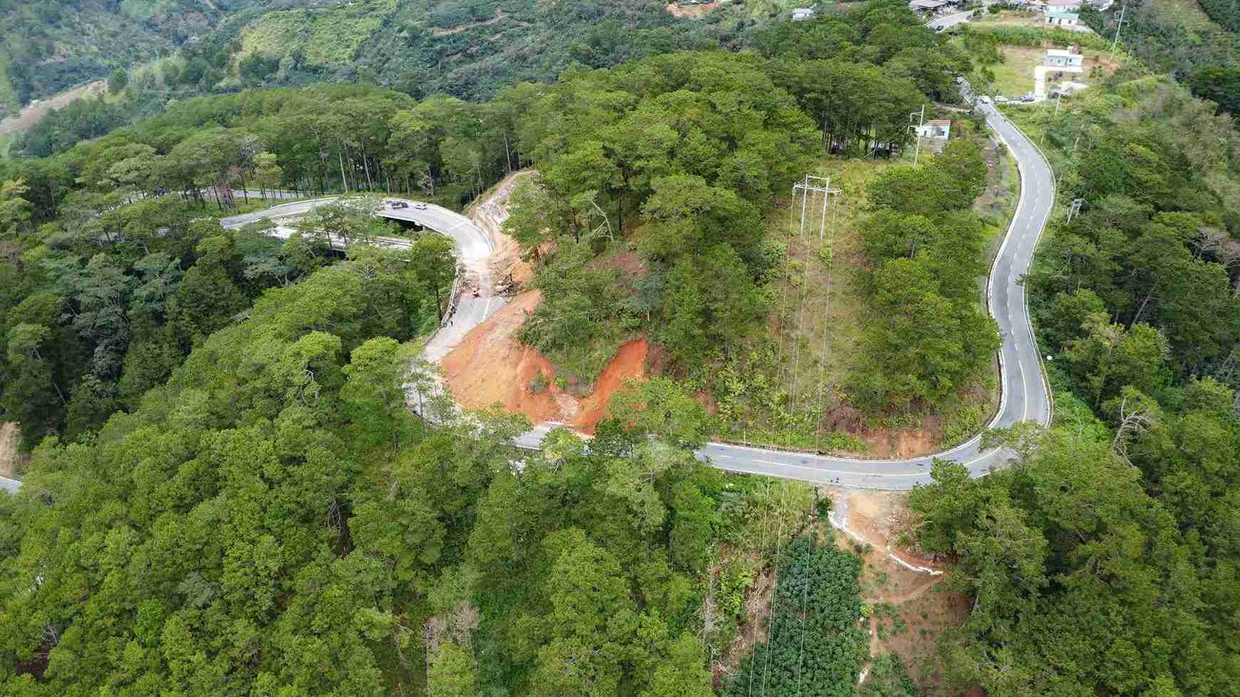 Deo D'ran tren Quoc lo 20 qua dia phan phuong Xuan Truong - Da Lat, noi xay ra sat lo, sut lun. Anh: Phuc Khanh