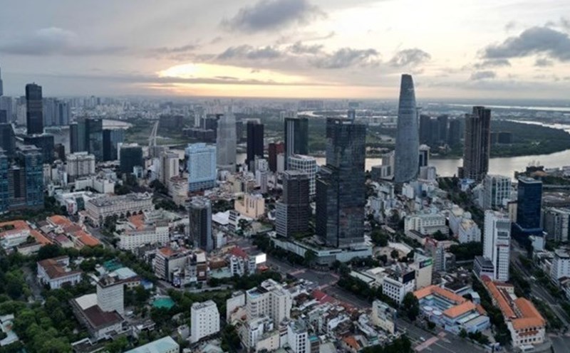 Ho Chi Minh City adjusts the traffic organization of Le Loi and Nam Ky Khoi Nghia routes to serve the organization of a fire fighting drill. Photo: Anh Tu
