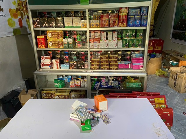 Cửa hàng thực phẩm chức năng nơi D tự bán thuốc chữa bệnh khiến một người uống vào đã tử vong, D bị truy tố. Ảnh: Hoàng Anh