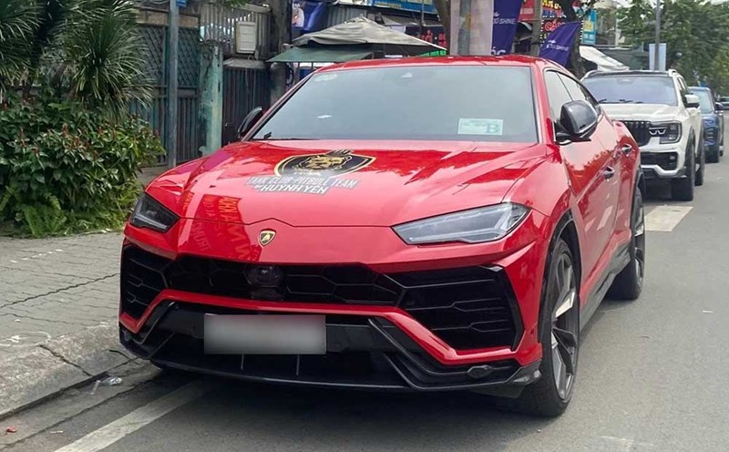 The red Lamborghini Urus of the Central Highlands businessman stands out with a beautiful symmetrical license plate, attracting the attention of car enthusiasts. Photo: Thanh Thao