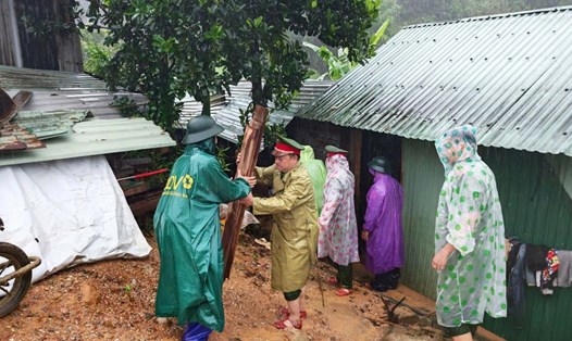 Nước lũ chia cắt xã miền núi Đà Nẵng. Ảnh: Đà Nẵng