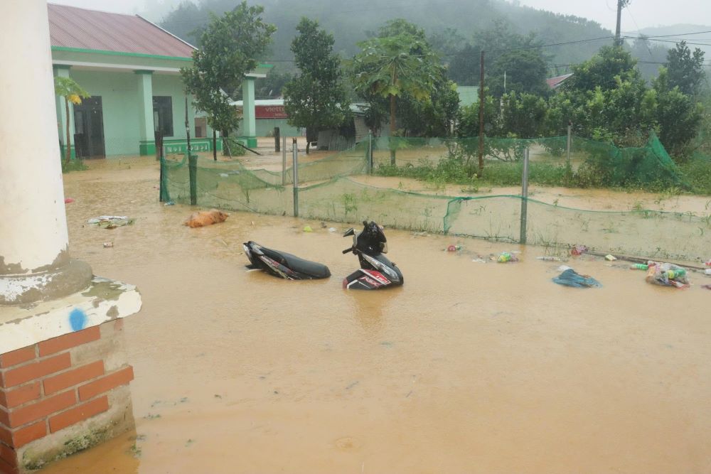 Mua lon khien nhieu khu vuc tai Avuong bi ngap sau va nguy co sat lo. Anh: TP Da Nang