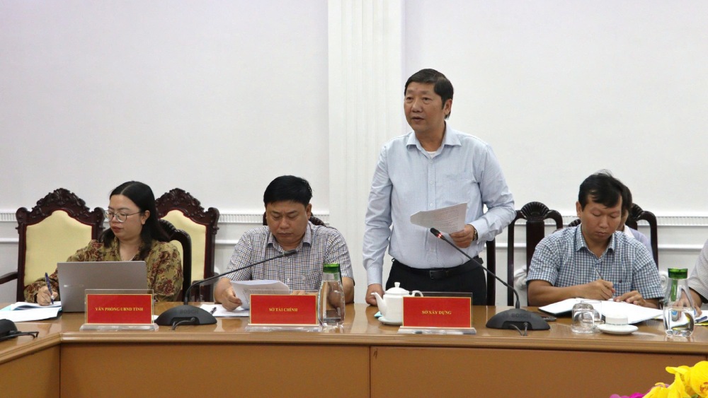 Lanh dao cac so, nganh phat bieu tai buoi lam viec. Anh: Ngoc Mai