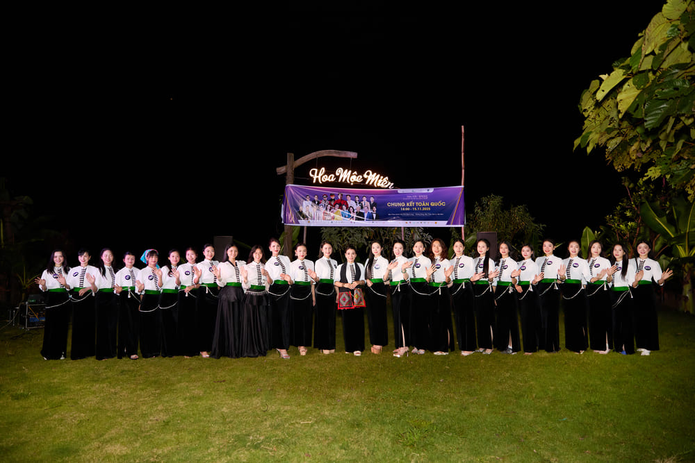 Hoa hau Du lich Dan toc Viet Nam