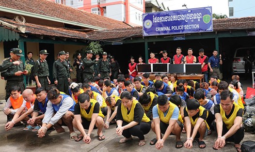 Nhóm đối tượng lừa đảo qua mạng tại Campuchia. Ảnh: Công an Lai Châu