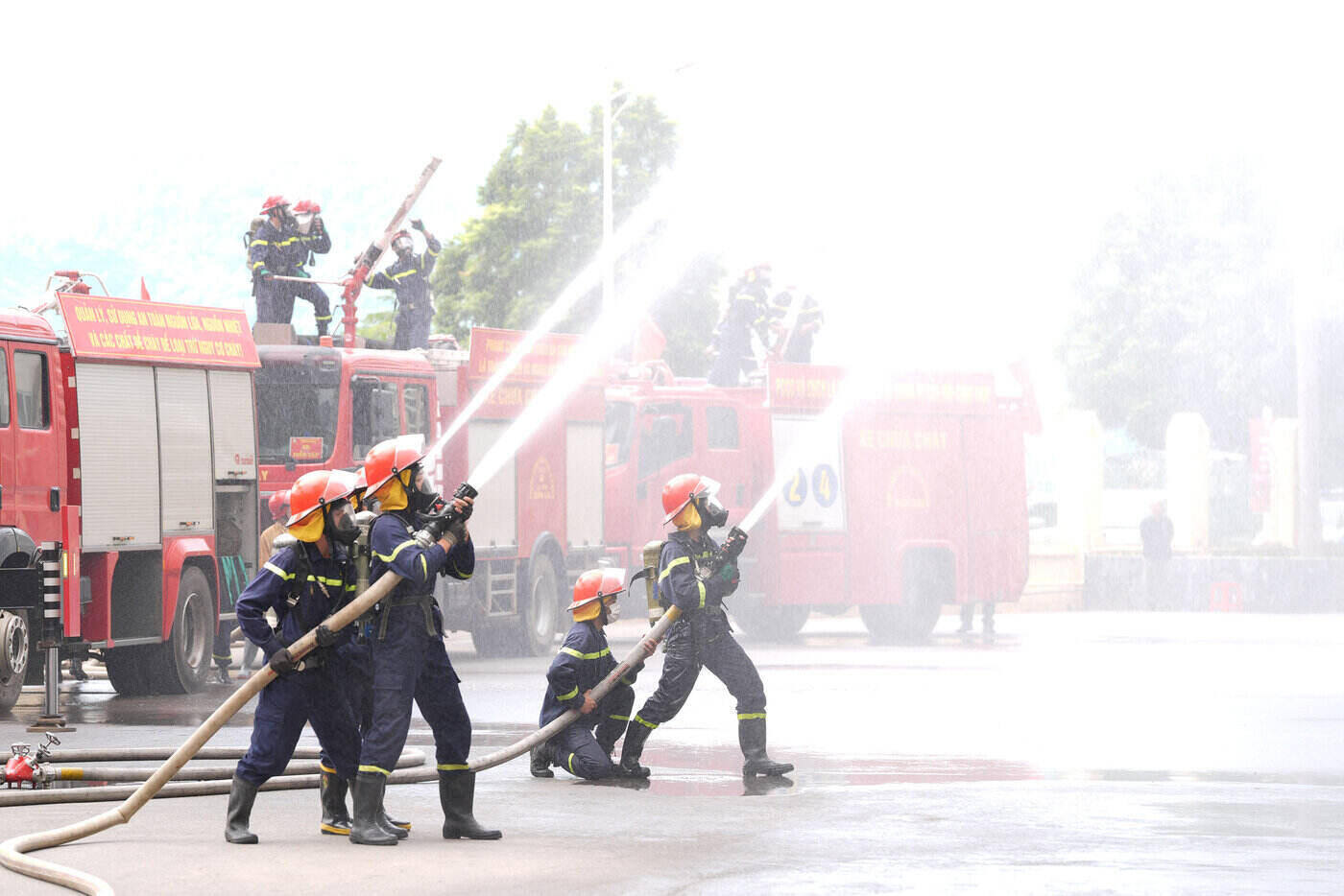 Cac luc luong chuc nang no luc dap tat dam chay. Anh: Cao Thien