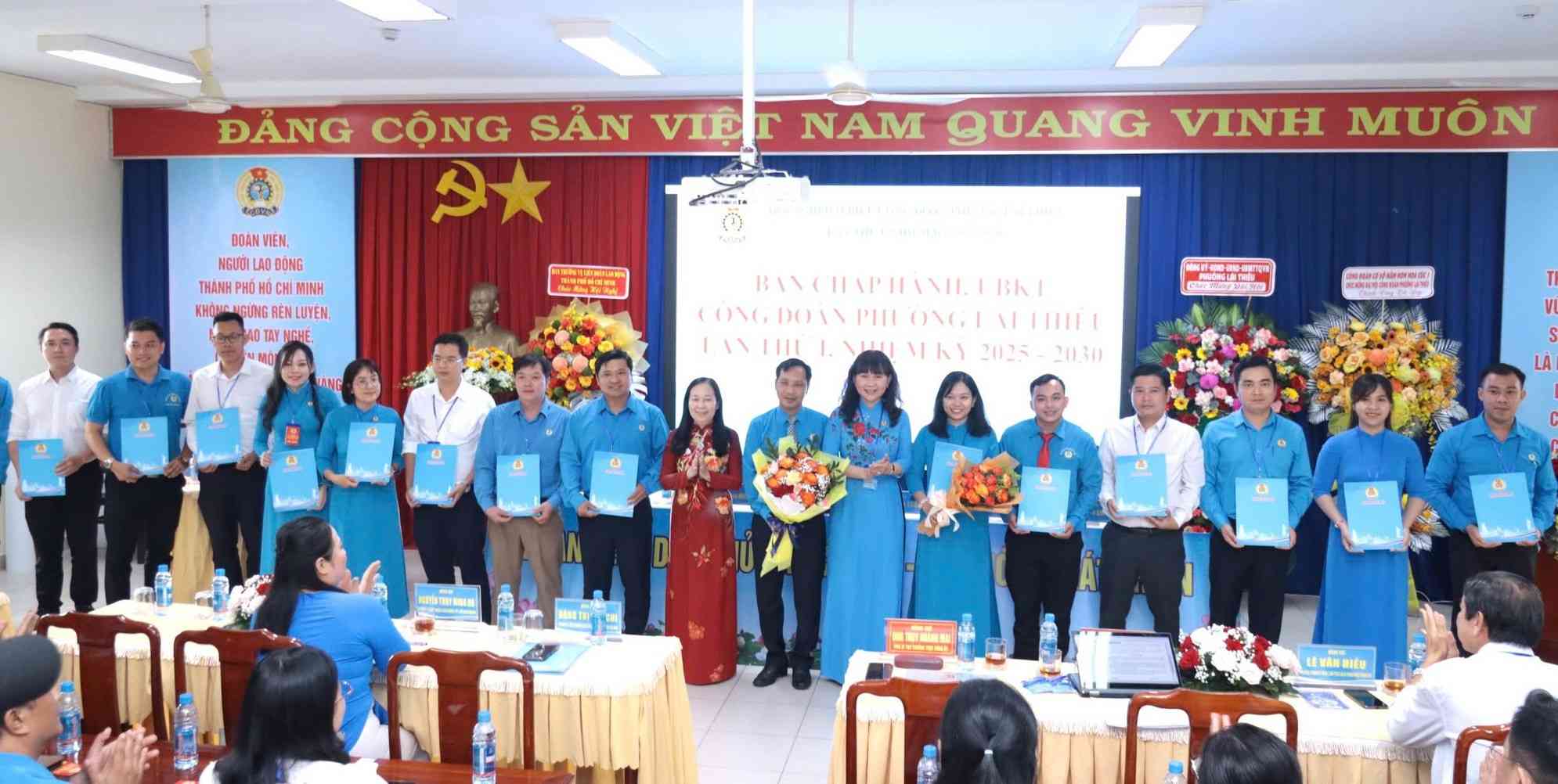 Ban Chap hanh Cong doan phuong Lai Thieu. Anh: Quynh Nhu