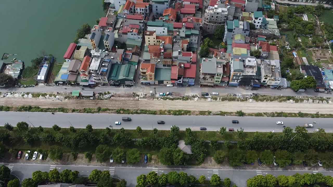 1/2 chieu duong da duoc thi cong va hoan thanh, tam dua vao su dung de ket noi voi khu do thi Gamuda tu nhieu nam truoc. Anh: Nguyen Tung.