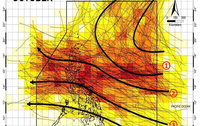 The path of the storm and low pressure in October near the Philippines, with a high possibility of entering the East Sea. Photo: PAGASA