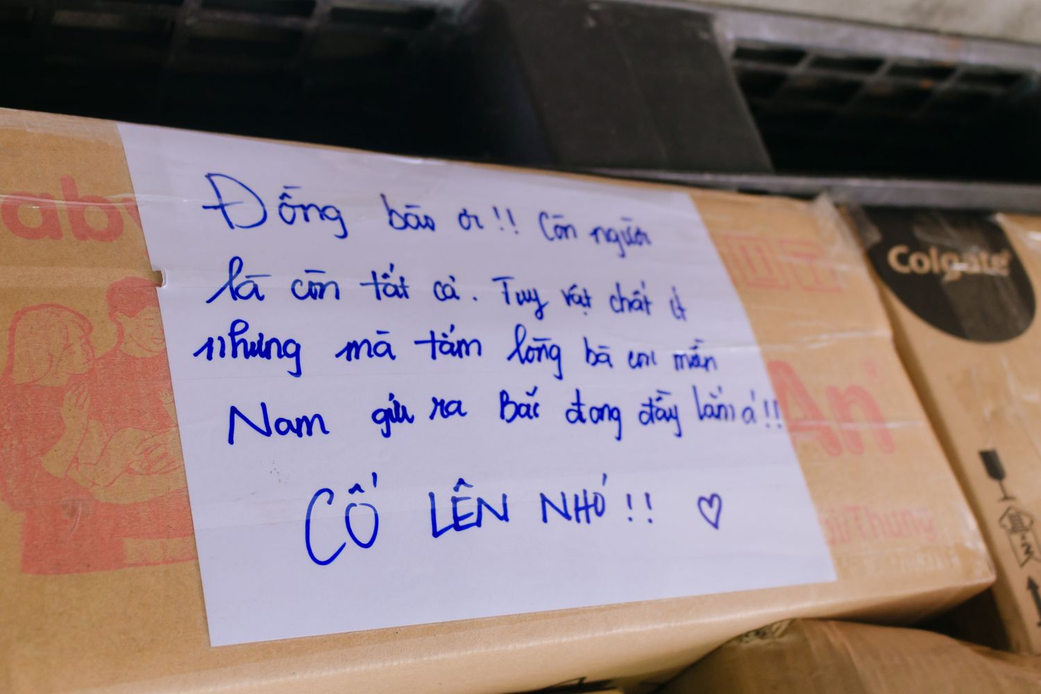 Ban Van dong cuu tro TPHCM gui hang hoa ho tro dong bao tinh Nghe An bi thiet hai do bao, lu gay ra. Anh: Anh Hoang