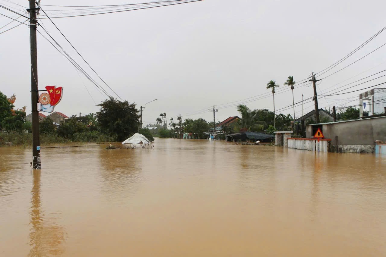 Floods on rivers in Da Nang have surpassed the historical flood mark in 1964. Photo: Quang Hung