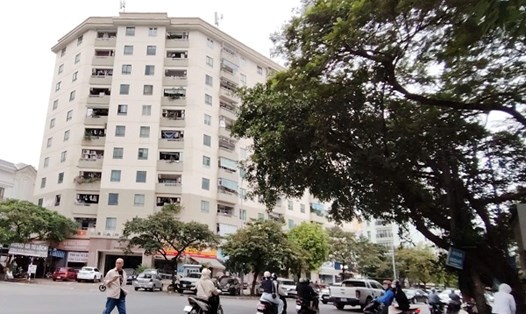 Nhiều người băn khoăn giá nhà đất tăng cao. Ảnh: Xuyên Đông