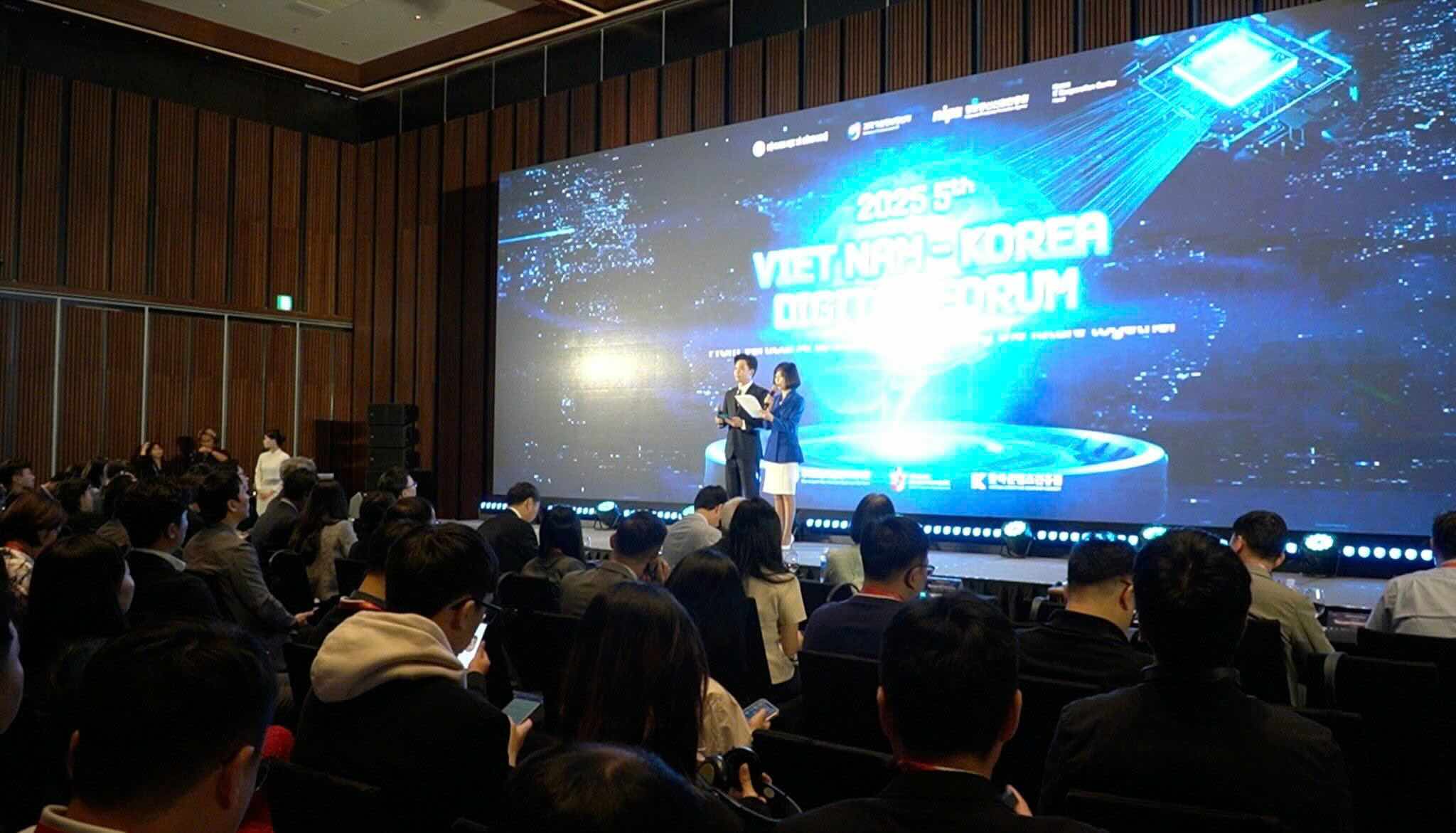 Ngay 29.10, Bo Khoa hoc va Cong nghe phoi hop to chuc Dien dan so Viet - Han voi chu de “Tu AI chuyen biet theo nganh den AI bao trum: Han - Viet tuong lai cung kien tao”. Anh: Hao Thien