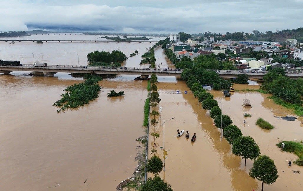 Lu tren song Tra Khuc tiep tuc len nhanh. Anh: Vien Nguyen