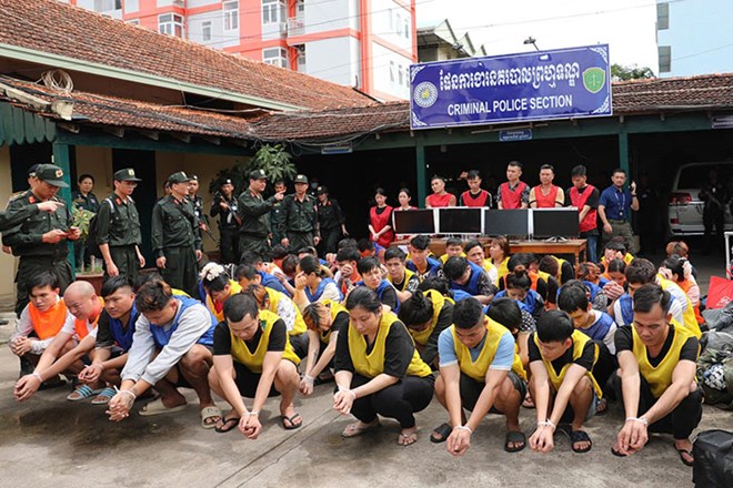 Grupo de estafadores en linea en Camboya. Foto: Policia de Lai Chau