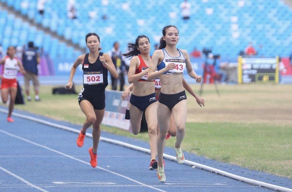 Nguyen Thi Thu Ha 선수(선두)는 중국에서 훈련 중인 베트남 육상 대표팀 선수입니다. 사진: Duy Nam