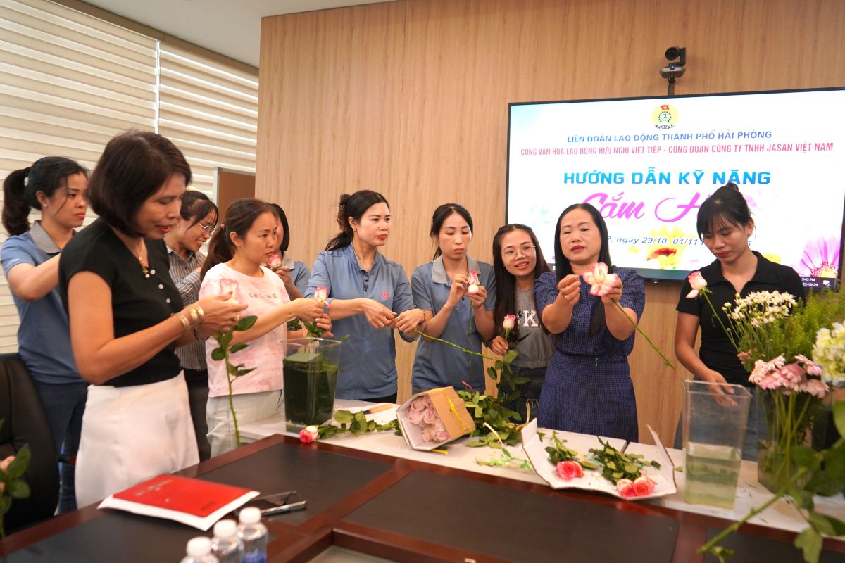 Jasan Vietnam Co., Ltd.（VSIPハイフォン工業団地）での女性従業員向け技能講習会。写真: マイ・ドゥン