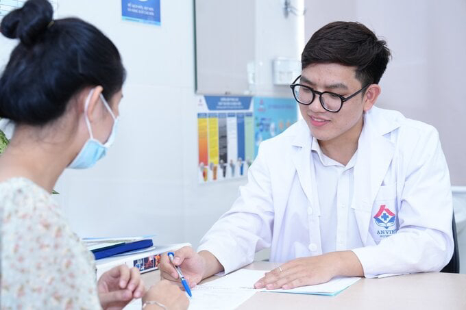 Doctor Dang Van Ha, Reproductive Support Center, An Viet General Hospital, advises on the current infertility situation. Photo: Hai Pham