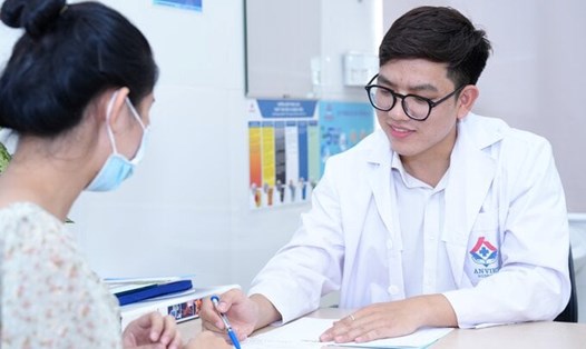 Bác sĩ Đặng Văn Hà, Trung tâm Hỗ trợ sinh sản, Bệnh viện Đa khoa An Việt tư vấn về tình trạng vô sinh hiện nay. Ảnh: Hải Phạm
