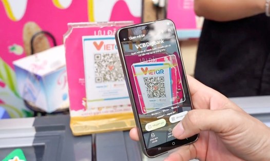 Giao dịch thanh toán không dùng tiền mặt tăng bứt phá, giao dịch qua ATM giảm hơn 16% trong 9 tháng đầu năm 2025. Ảnh: Vũ Linh