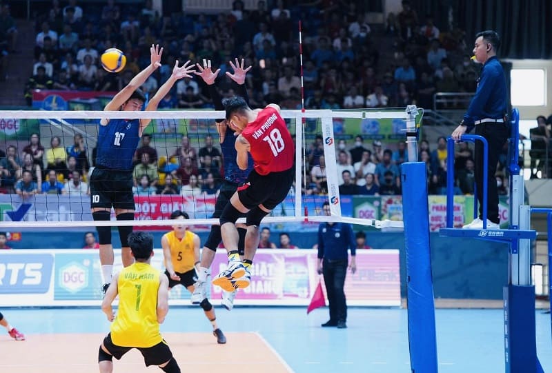 하띤 경기장은 2024년 전국 배구 선수권 대회를 개최한 적이 있습니다. 사진: VFV