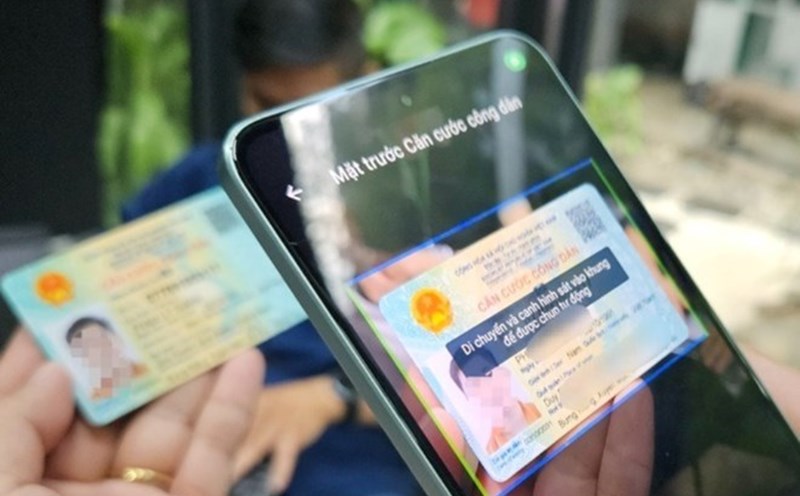 More than 132 million records are authenticated through chip-embedded citizen identification cards and VNeID. Photo: Lam Giang