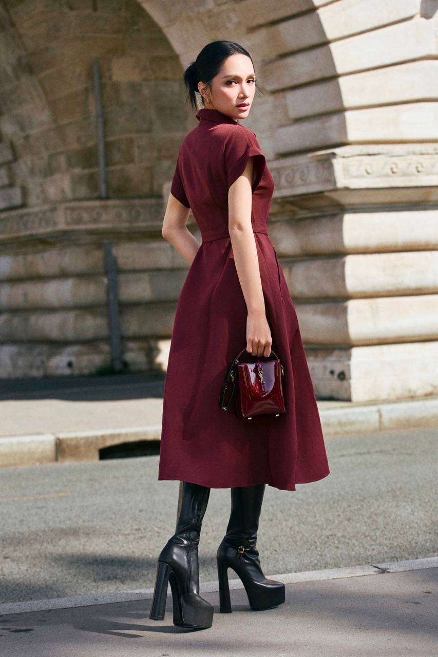 Tung chuyen dong cua co giua long Paris mang den cam giac vua mem mai vua dut khoat, nhu minh chung cho tinh than tu do va tu tin ma Huong Giang luon theo duoi.