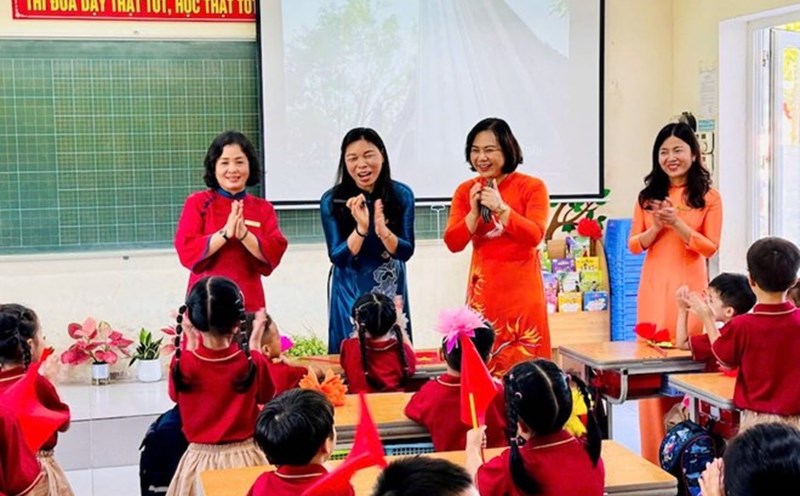 English will become a compulsory subject from grade 1 in the period of 2025 - 2035. Photo: Van Trang