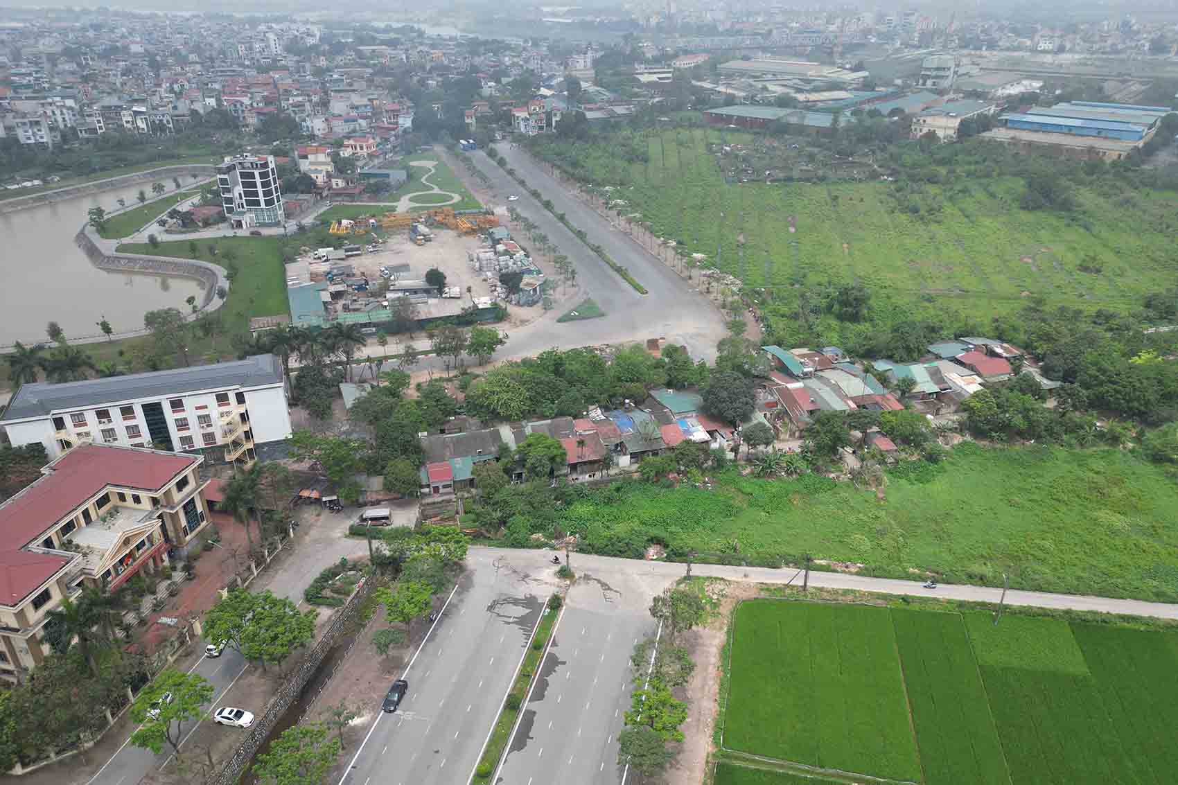 ヴァンハン通り（ハノイ市ベトフン区）との交差点であるマイチトー通りは、土地の問題で接続できません。写真：ソン・フウ