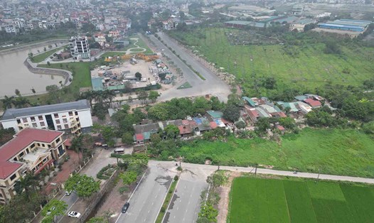 Đường Mai Chí Thọ, đoạn nút giao với đường Vạn Hạnh (phường Việt Hưng, Hà Nội) chưa thể đấu nối do vướng mặt bằng. Ảnh: Sóng Hữu