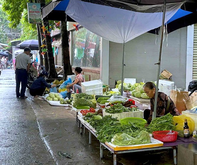Tu nhung sap rau, quay thit o cho dan sinh cho den cac ke hang sieu thi, gia nhieu mat hang da co su tang nhe. Anh: Tuyet Lan