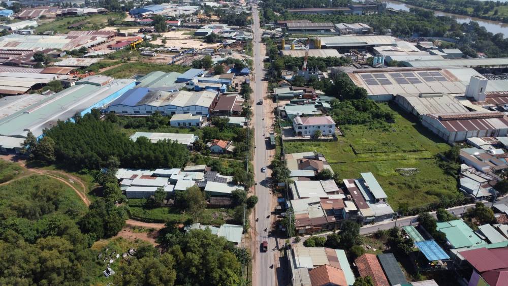 ルート DT 743A は、ホーチミン市北部のタン カイン区とタン ユエン区を結びます。写真: ディン・チョン