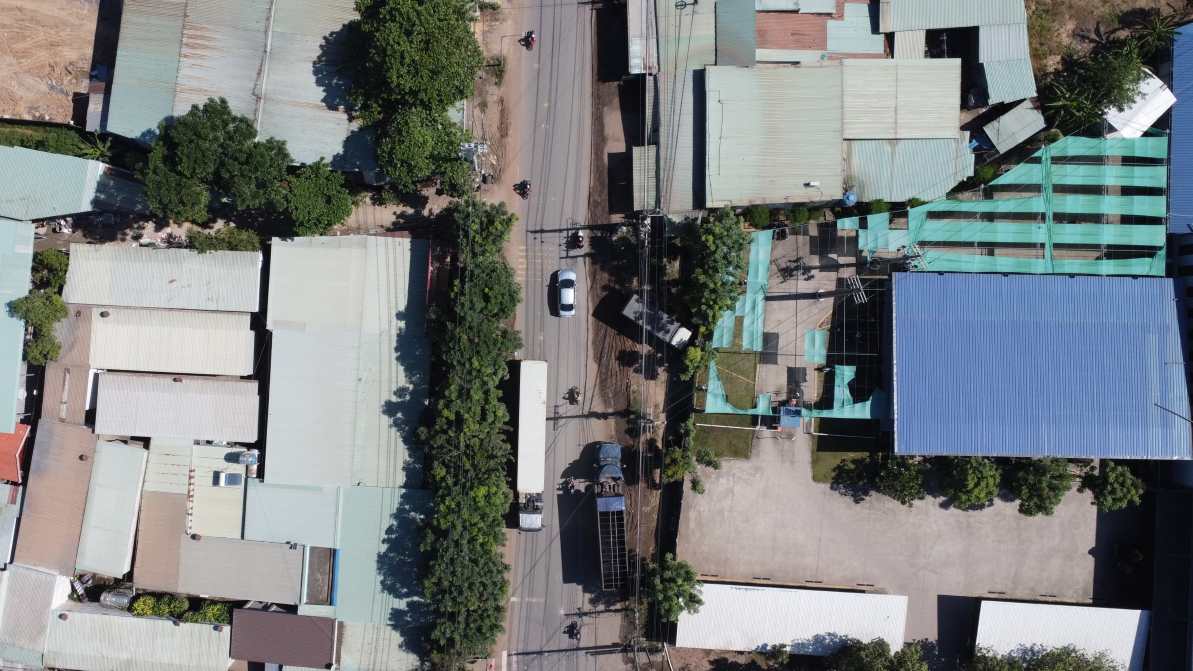 Duong chi co 2 lan xe nho hep. Anh: Dinh Trong