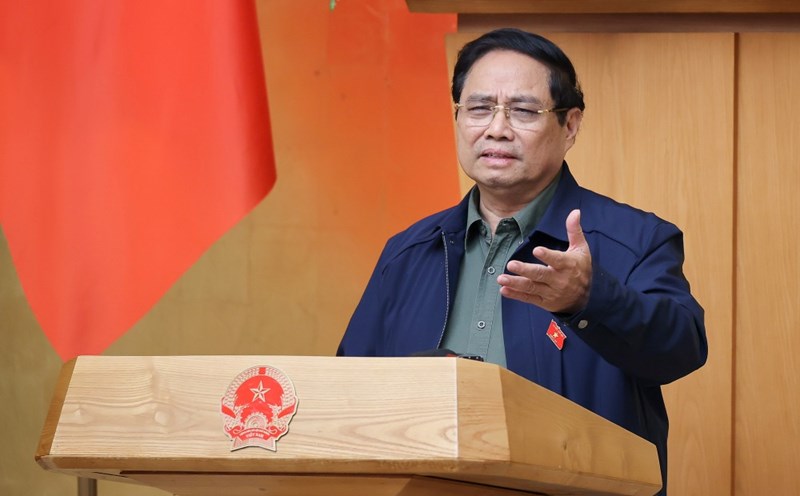 Politburo member and Prime Minister Pham Minh Chinh requested the urgent construction of job positions for local authorities at both levels, to be completed before December 15. Photo: Nhat Bac