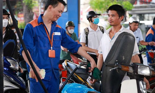 Dự báo giá xăng dầu đồng loạt tăng trong phiên điều hành giá chiều nay (30.10). Ảnh: Hải Nguyễn