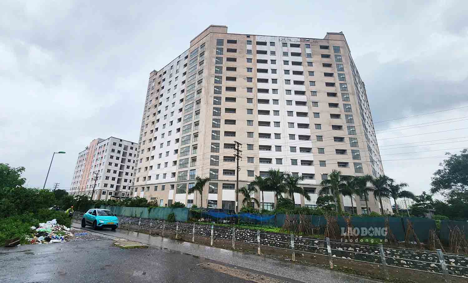 Nha tai dinh cu Tran Phu voi hang tram can ho da xay xong nhung de khong nhieu nam, bat dau xuong cap. Anh: Nguyen Tung.