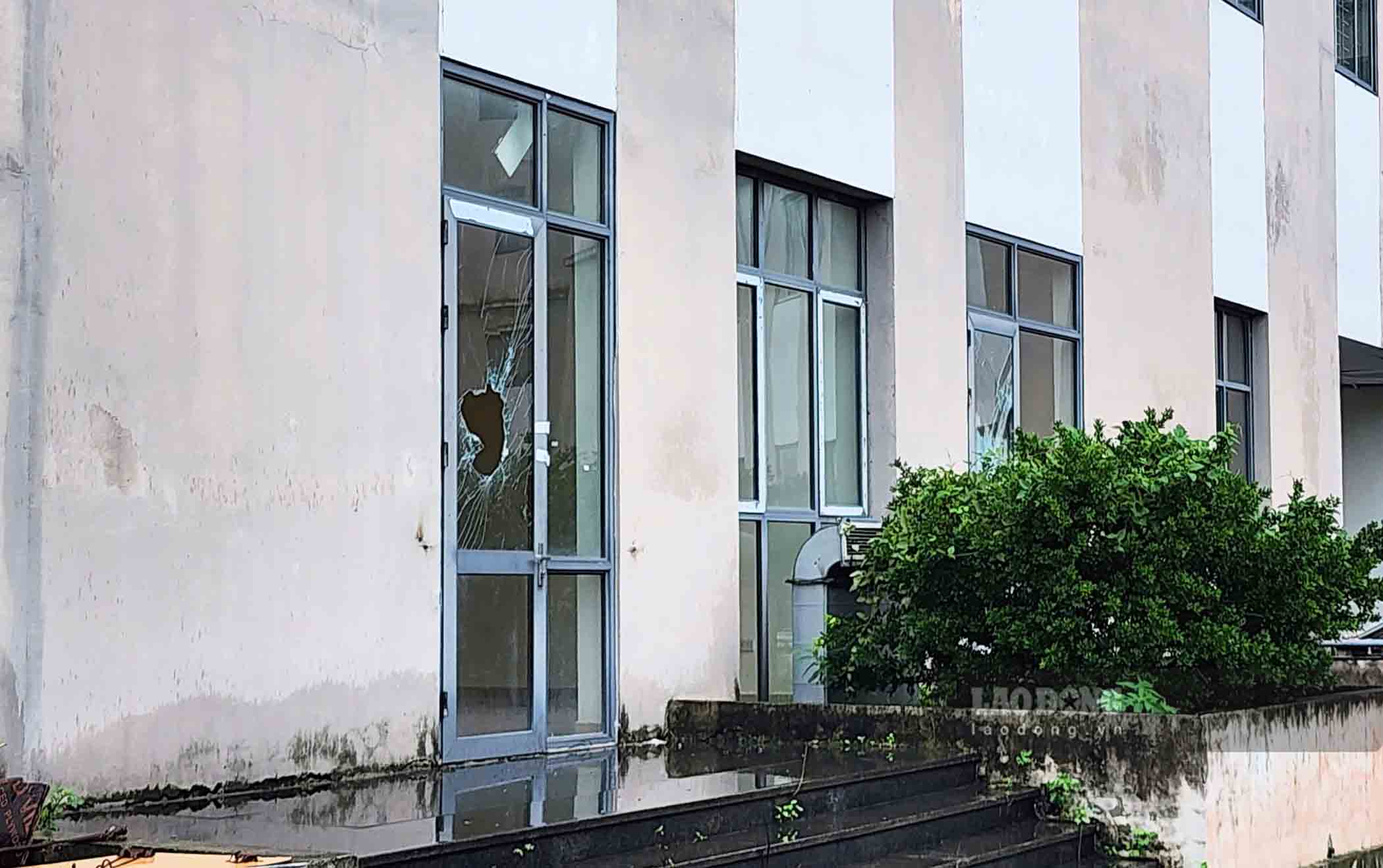 A series of resettlement houses and apartments in Hanoi are left empty and deserted while many low-income workers have a need to buy and rent houses. Photo: Nguyen Tung.