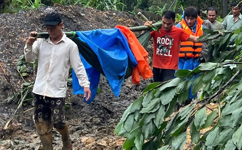 In the isolated area, Tra Tan Da Nang health station tries to save people in harsh conditions. Photo: Truong An