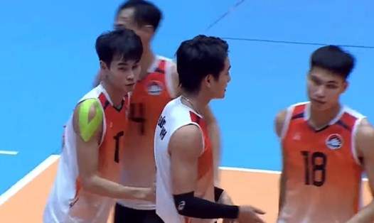 Đội bóng chuyền nam Hà Tĩnh vào bán kết giải đấu năm nay. Ảnh cắt từ video