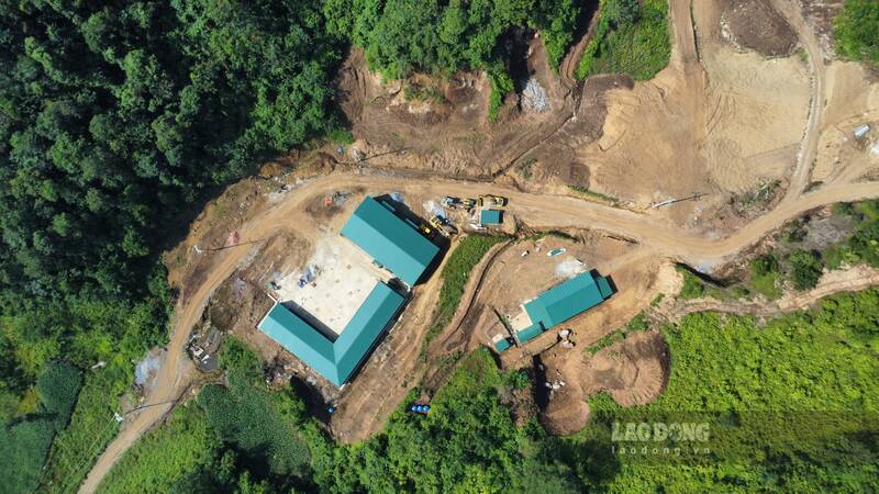 Phia cong ty ngang nhien san ui, xay dung cac cong trinh khi chua hoan thien cac thu tuc. Anh: Nhom PV