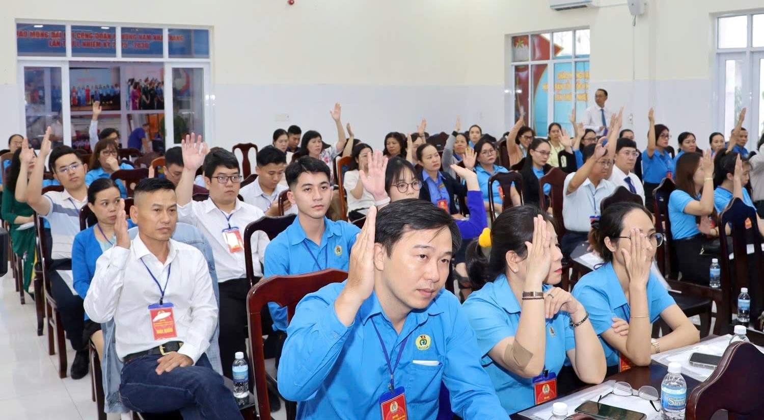 Dai hoi Cong doan phuong Nam Nha Trang lan thu I. Anh: Phuong Linh