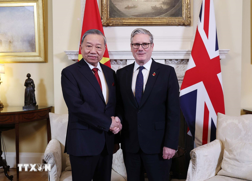 Prime Minister of the United Kingdom and Northern Ireland Keir Starmer and General Secretary To Lam. Photo: VNA