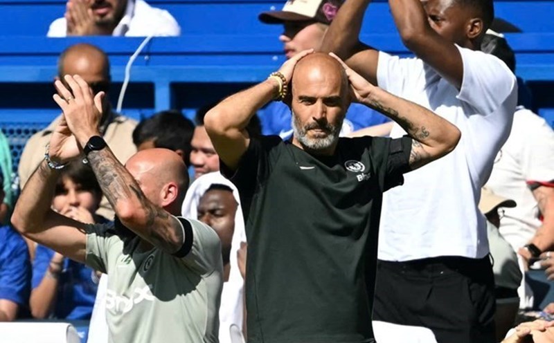Chelsea manager Enzo Maresca has a headache as players continue to receive red cards. Photo: AFP