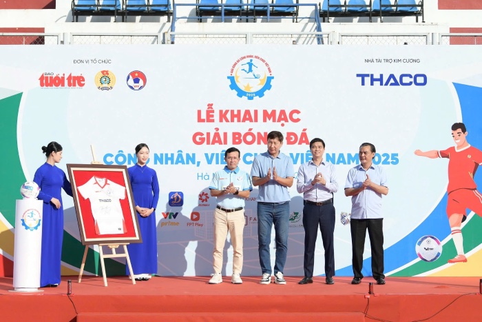 Huan luyen vien Kim Sang-sik due le khai mac giai. Anh: Nam Tran
